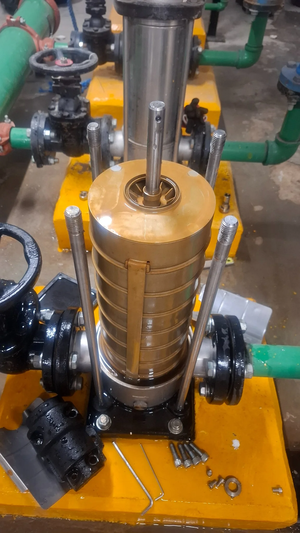 Técnico ELHISA trabajando